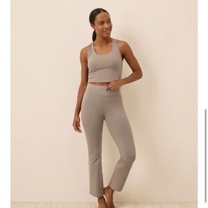 On The Go-To Bootcut Legging, cropped cinder